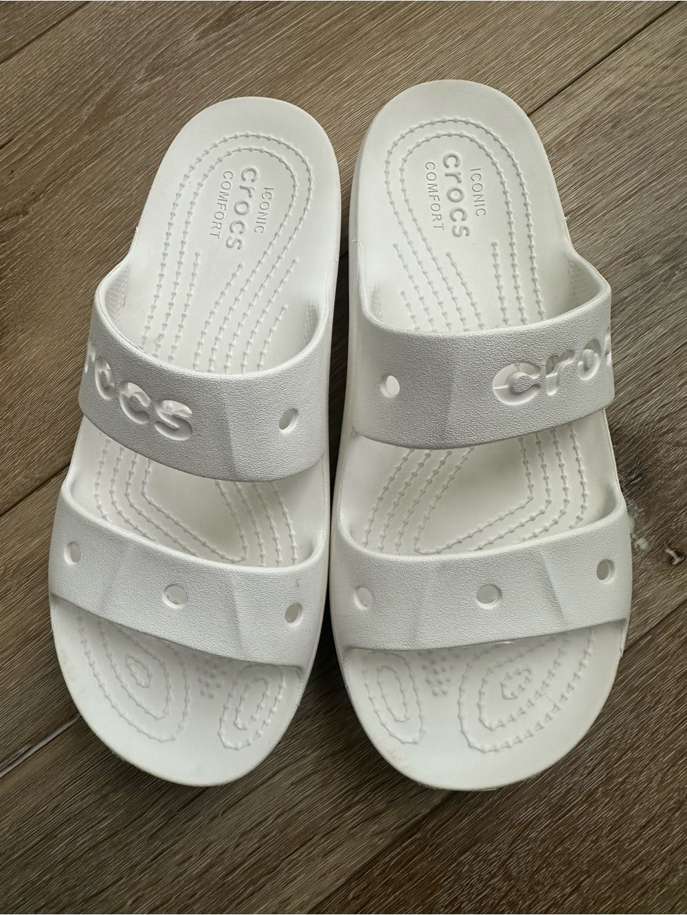 Women sz 6 crocs